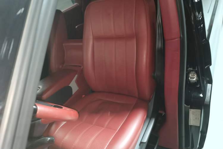 Used Volkswagen Caravelle 2017 2.0 TSI 4x4 Comfort Edition 7-Seater Left Front Seat