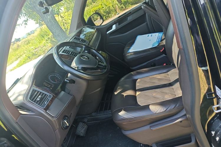 Used Volkswagen Caravelle 2017 2.0 TSI 4x4 Luxury Edition 7-Seater Left Front Seat