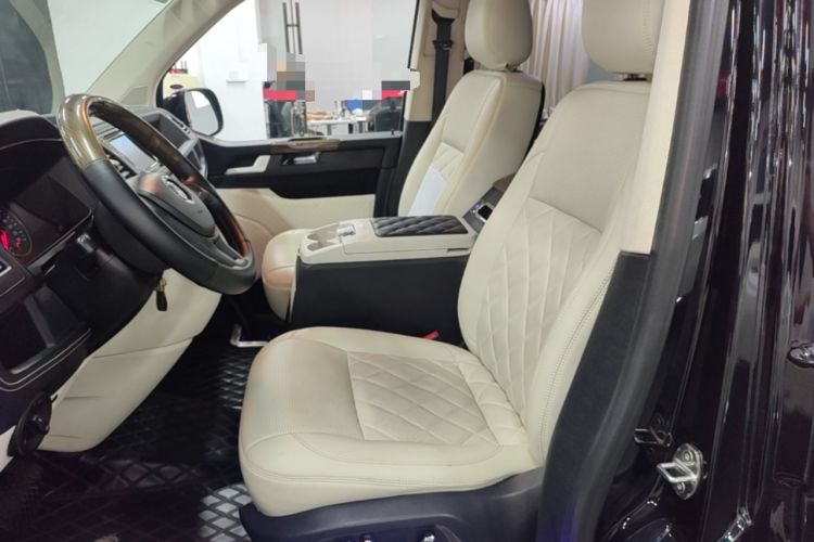 Used Volkswagen Caravelle 2017 2.0 TSI 4x4 Comfort Edition 7-Seater Left Front Seat