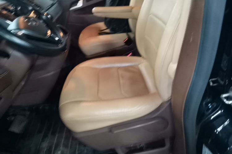 Used Volkswagen Caravelle 2017 2.0 TSI 4x4 Comfort Edition 7-Seater Left Front Seat