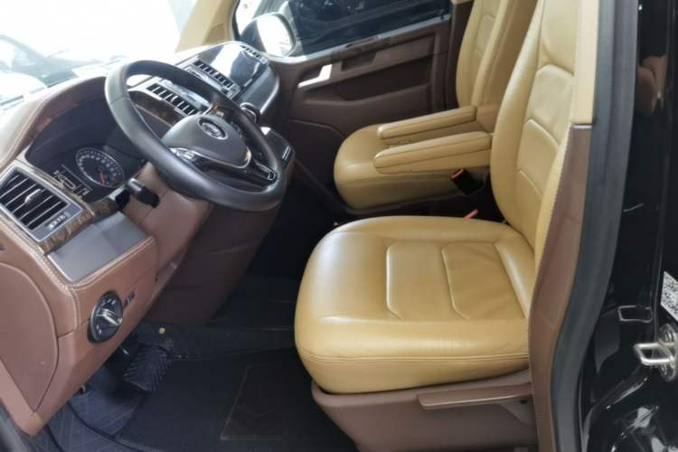 Used Volkswagen Caravelle 2017 2.0 TSI 4x4 Luxury Edition 7-Seater Left Front Seat