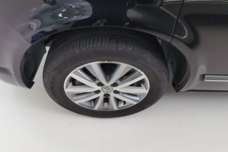 Used Volkswagen Caravelle 2017 2.0 TSI 4x4 Luxury Edition 7-Seater Left Front Wheel Hub