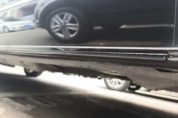 Used Volkswagen Caravelle 2017 2.0 TSI 4x4 Comfort Edition 7-Seater Left Side Sill