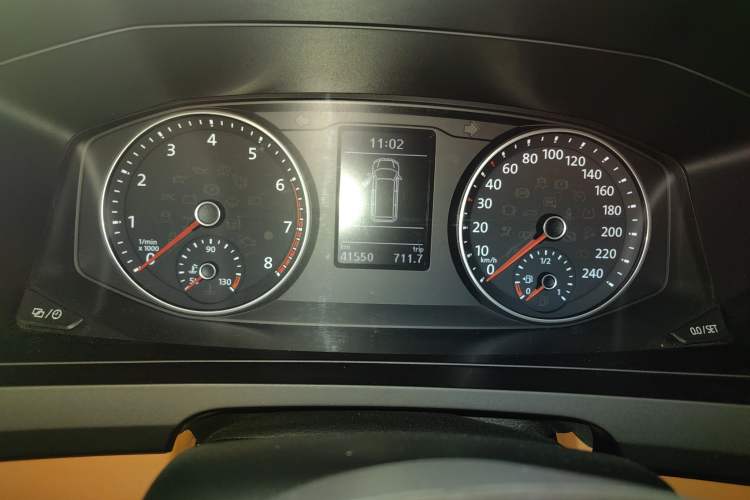 Used Volkswagen Caravelle 2017 2.0 TSI 4x4 Luxury Edition 7-Seater Odometer Close Up