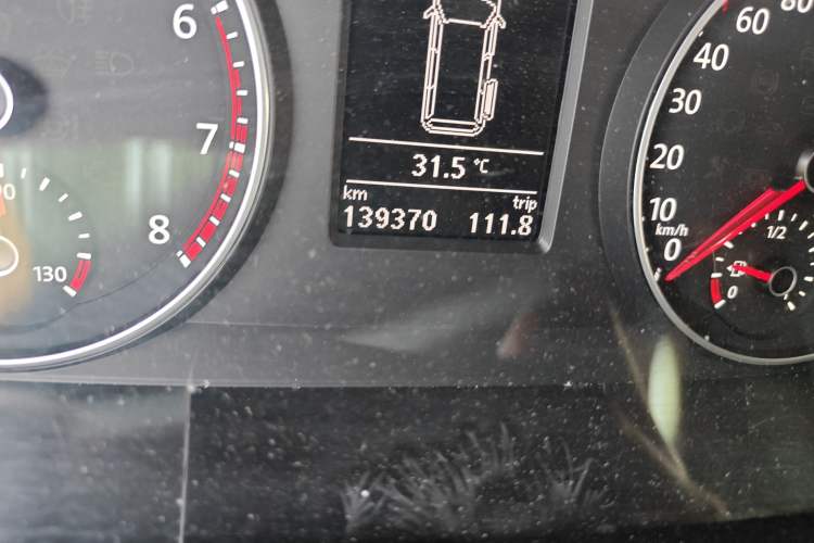 Used Volkswagen Caravelle 2017 2.0 TSI 4x4 Comfort Edition 7-Seater Odometer Close Up