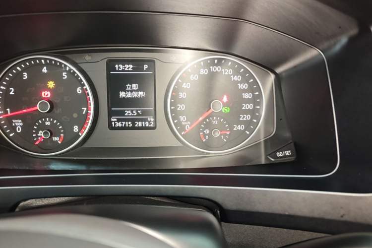 Used Volkswagen Caravelle 2017 2.0 TSI 4x4 Comfort Edition 7-Seater Odometer Close Up