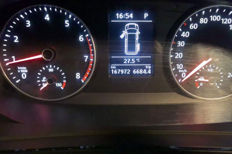 Used Volkswagen Caravelle  Odometer Close Up