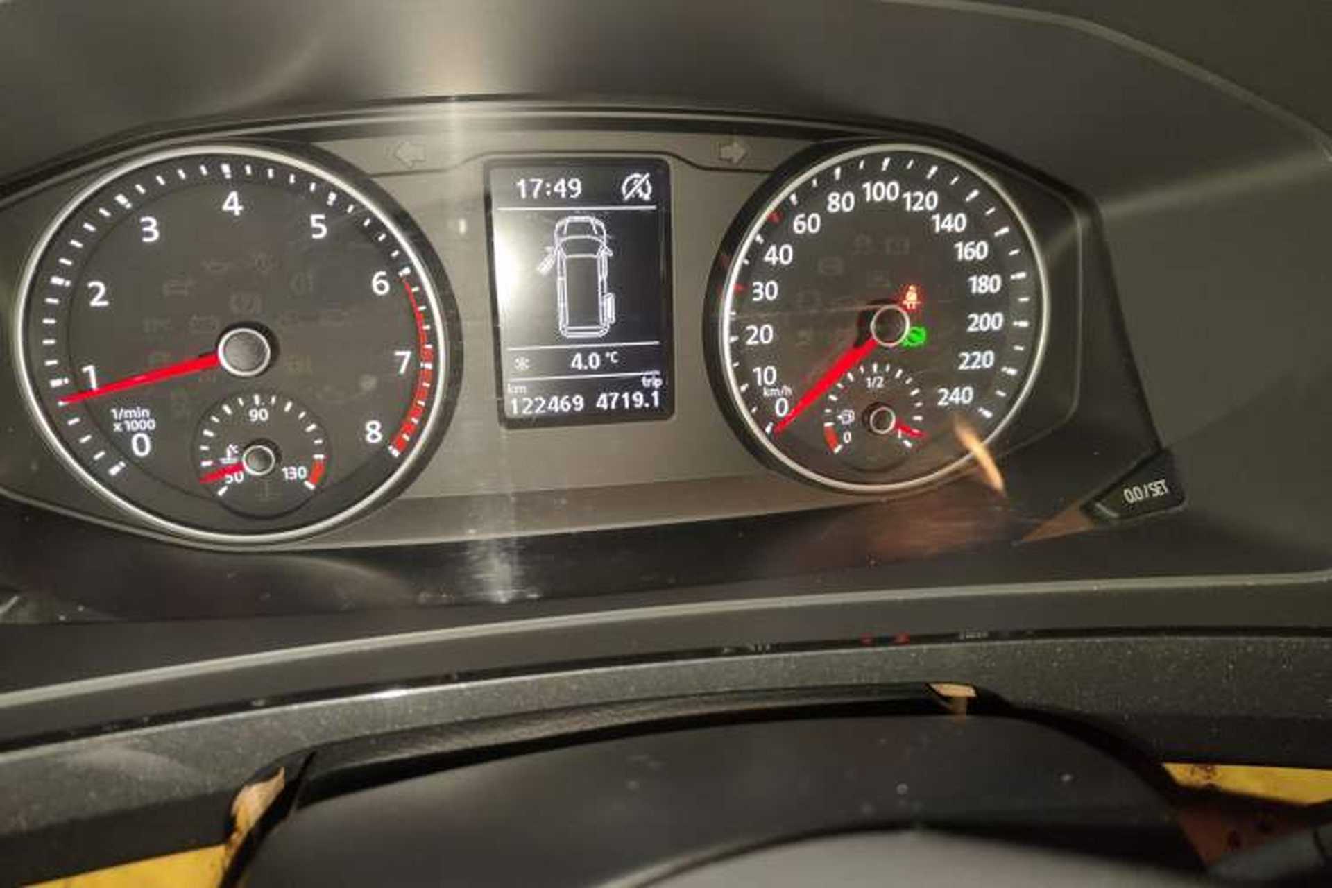 Used Volkswagen Caravelle  Odometer Close Up