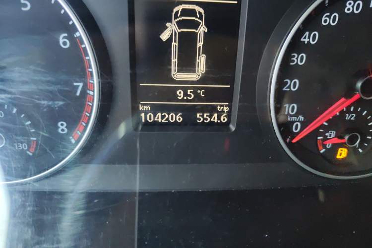 Used Volkswagen Caravelle 2017 2.0 TSI 4x4 Luxury Edition 7-Seater Odometer Close Up