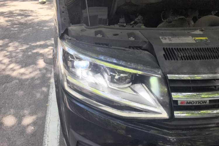 Used Volkswagen Caravelle 2017 2.0 TSI 4x4 Luxury Edition 7-Seater Right Front Headlight