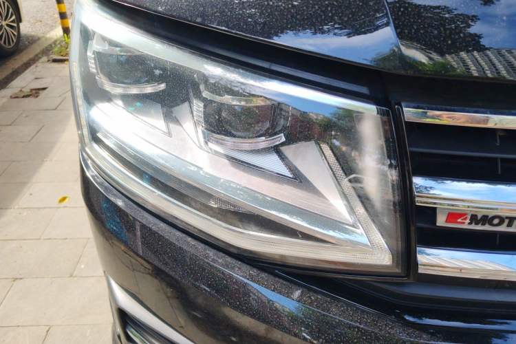 Used Volkswagen Caravelle 2017 2.0 TSI 4x4 Luxury Edition 7-Seater Right Front Headlight
