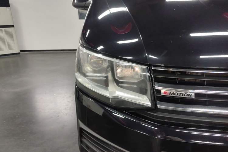 Used Volkswagen Caravelle 2017 2.0 TSI 4x4 Comfort Edition 7-Seater Right Front Headlight