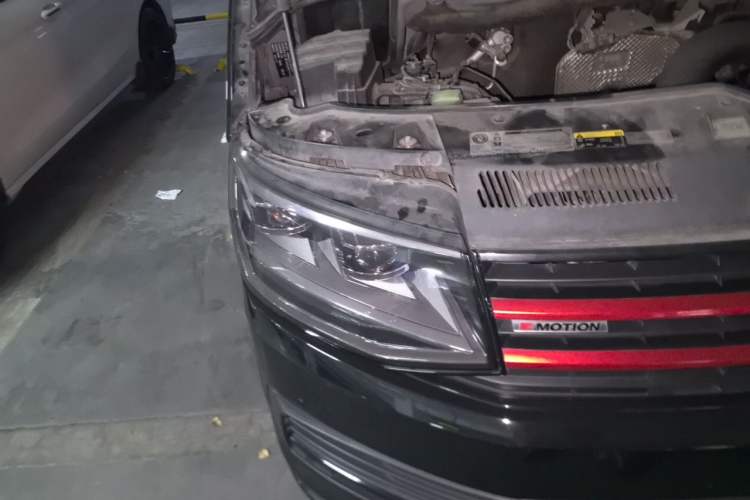 Used Volkswagen Caravelle  Right Front Headlight