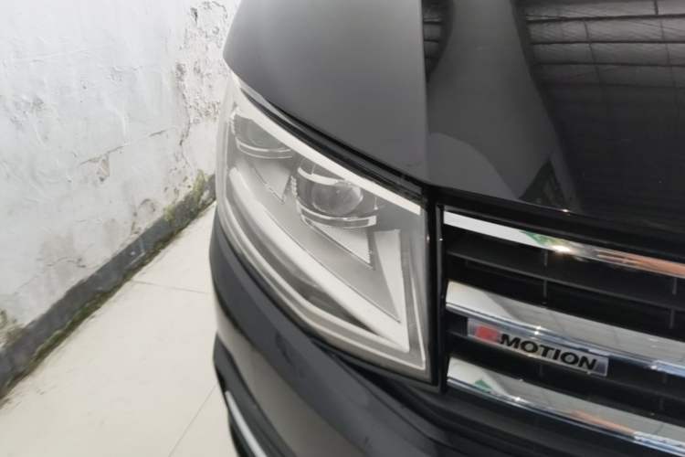 Used Volkswagen Caravelle 2017 2.0 TSI 4x4 Luxury Edition 7-Seater Right Front Headlight