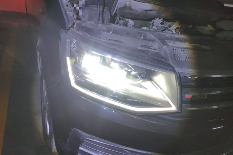 Used Volkswagen Caravelle  Right Front Headlight