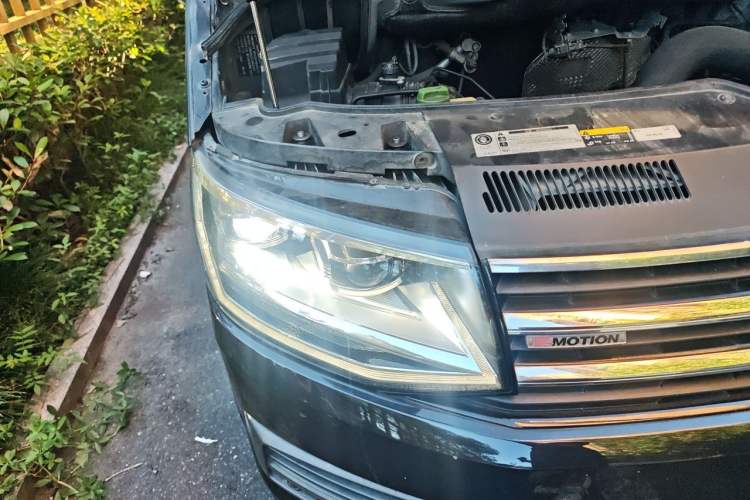 Used Volkswagen Caravelle 2017 2.0 TSI 4x4 Comfort Edition 7-Seater Right Front Headlight
