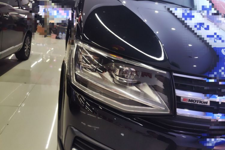 Used Volkswagen Caravelle 2017 2.0 TSI 4x4 Luxury Edition 7-Seater Right Front Headlight