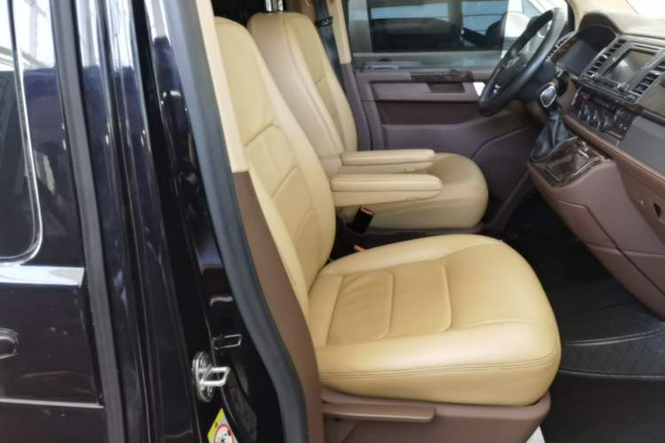 Used Volkswagen Caravelle 2017 2.0 TSI 4x4 Luxury Edition 7-Seater Right Front Seat