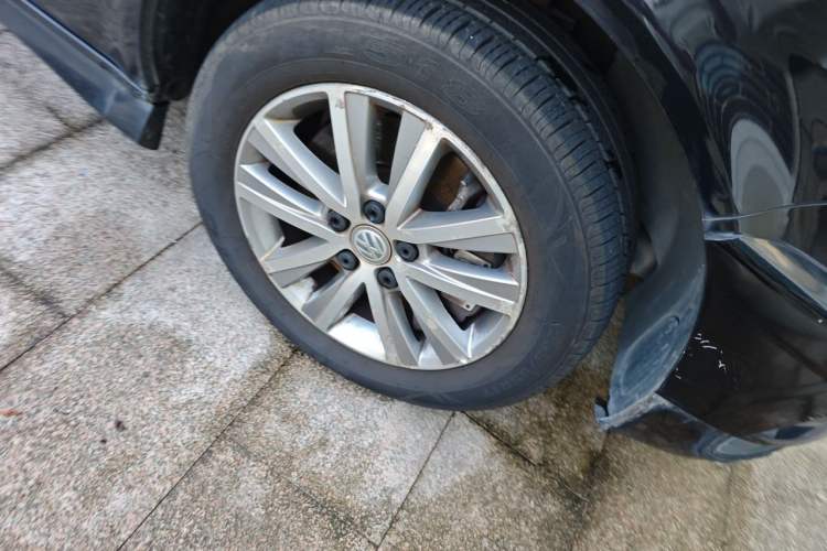 Used Volkswagen Caravelle 2017 2.0 TSI 4x4 Comfort Edition 7-Seater Right Front Wheel Hub