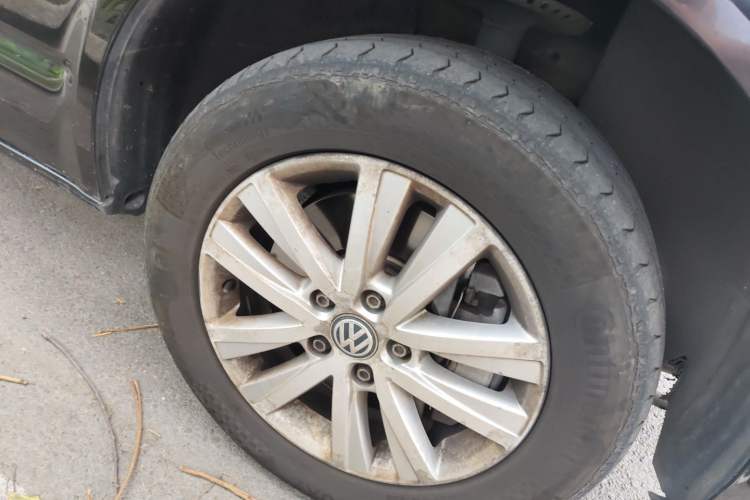 Used Volkswagen Caravelle 2017 2.0 TSI 4x4 Comfort Edition 8 Seats Right Front Wheel Hub