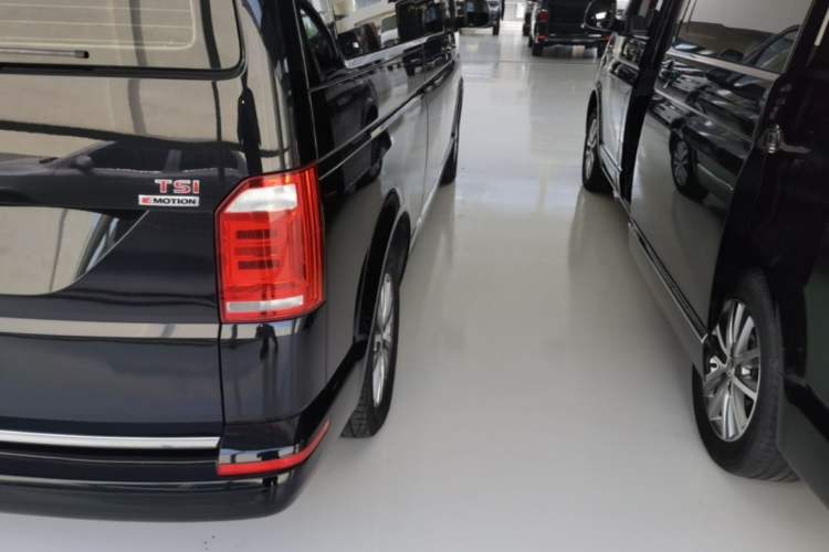 Used Volkswagen Caravelle 2017 2.0 TSI 4x4 Luxury Edition 7-Seater Right Rear Taillight