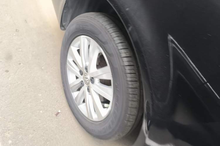 Used Volkswagen Caravelle 2017 2.0 TSI 4x4 Comfort Edition 7-Seater Right Rear Wheel Hub