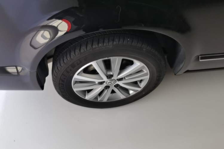 Used Volkswagen Caravelle 2017 2.0 TSI 4x4 Luxury Edition 7-Seater Right Rear Wheel Hub