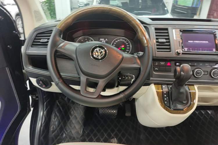 Used Volkswagen Caravelle 2017 2.0 TSI 4x4 Comfort Edition 7-Seater Steering Wheel