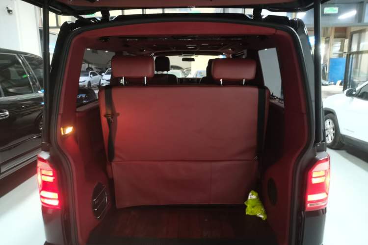 Used Volkswagen Caravelle 2017 2.0 TSI 4x4 Comfort Edition 7-Seater Trunk