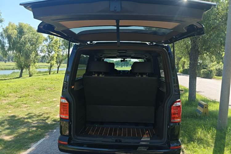 Used Volkswagen Caravelle 2017 2.0 TSI 4x4 Luxury Edition 7-Seater Trunk