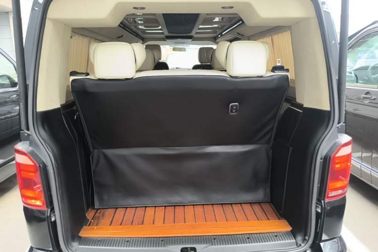 Used Volkswagen Caravelle 2017 2.0 TSI 4x4 Comfort Edition 7-Seater Trunk