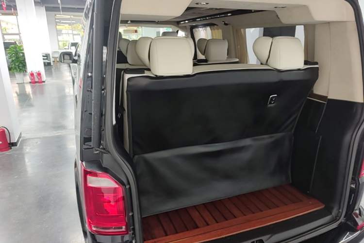 Used Volkswagen Caravelle 2017 2.0 TSI 4x4 Comfort Edition 7-Seater Trunk