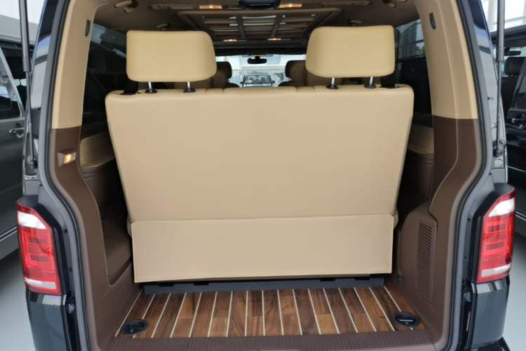 Used Volkswagen Caravelle 2017 2.0 TSI 4x4 Luxury Edition 7-Seater Trunk