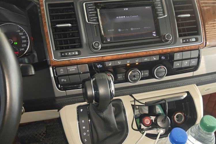 Used Volkswagen Caravelle 2017 2.0 TSI 4x4 Luxury Edition 7-Seater Audio And AC Panel