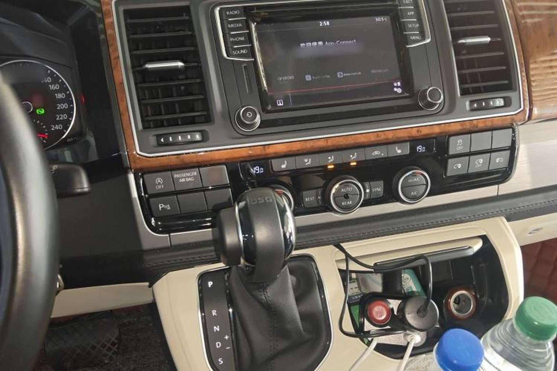 Used Volkswagen Caravelle 2017 2.0 TSI 4x4 Luxury Edition 7-Seater Audio And AC Panel