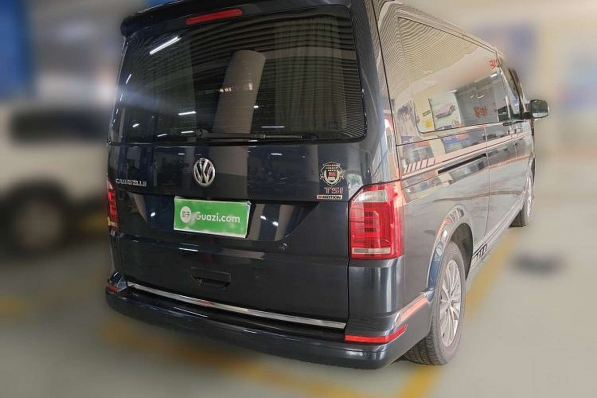 Used Volkswagen Caravelle 2017 2.0 TSI 4x4 Luxury Edition 7-Seater Exterior 5