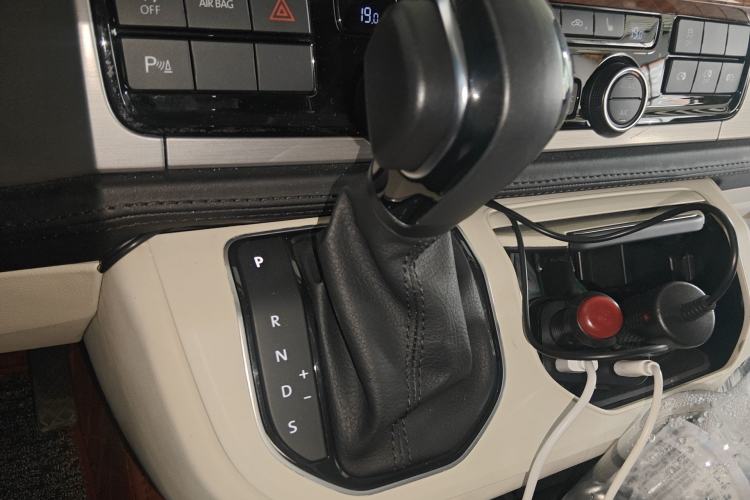 Used Volkswagen Caravelle 2017 2.0 TSI 4x4 Luxury Edition 7-Seater Gear Lever