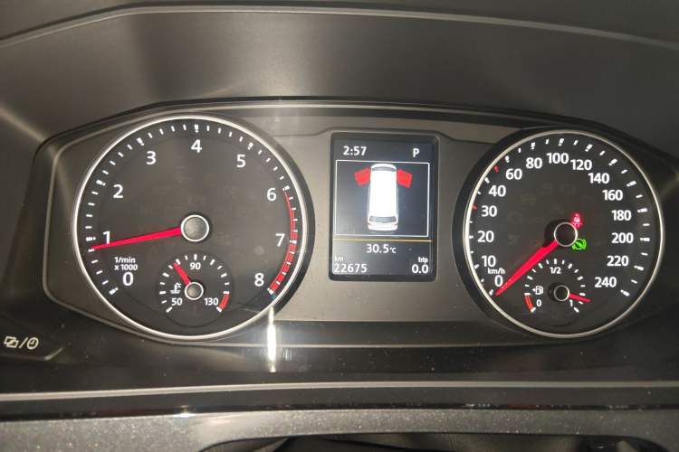 Used Volkswagen Caravelle 2017 2.0 TSI 4x4 Luxury Edition 7-Seater Odometer Close Up