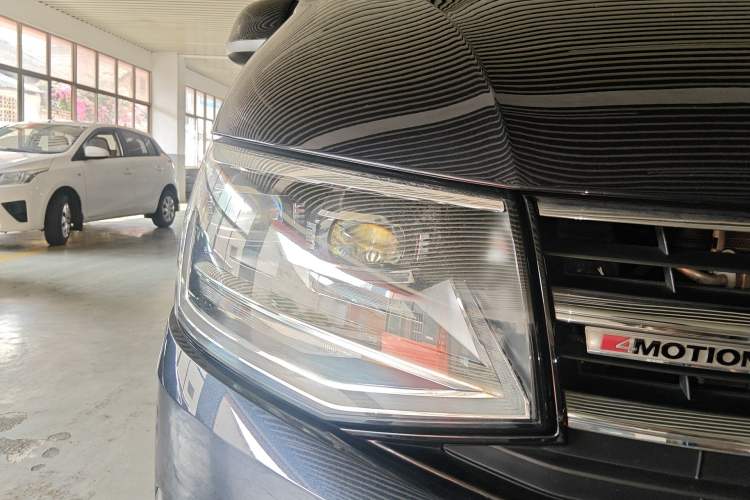 Used Volkswagen Caravelle 2017 2.0 TSI 4x4 Luxury Edition 7-Seater Right Front Headlight