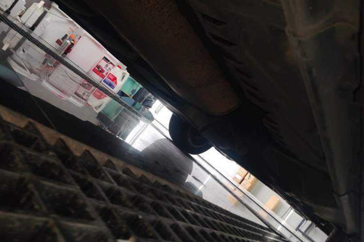 Used Volkswagen Caravelle  Chassis Rear Right