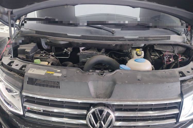 Used Volkswagen Caravelle  Engine Bay