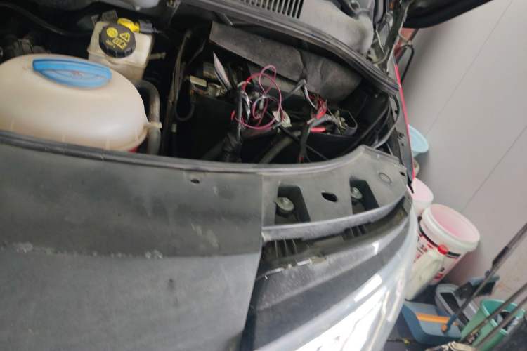 Used Volkswagen Caravelle  Engine Bay Left