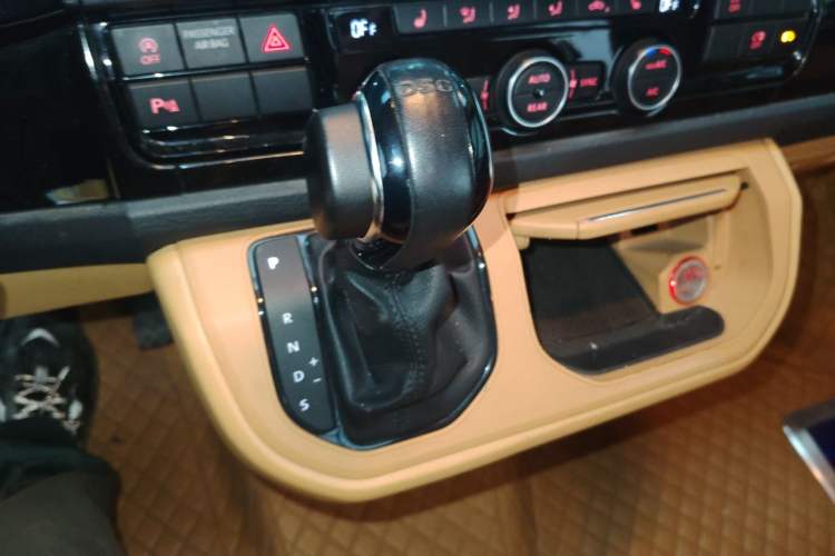 Used Volkswagen Caravelle  Gear Lever