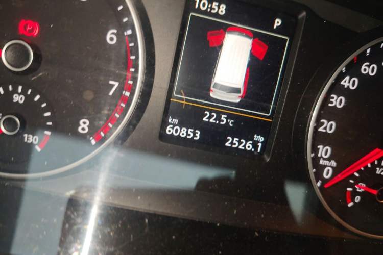 Used Volkswagen Caravelle  Odometer Close Up