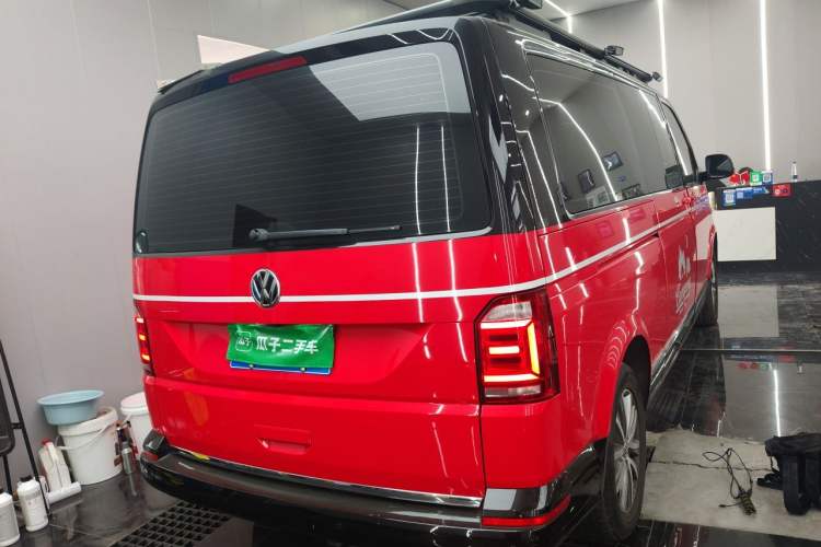 Used Volkswagen Caravelle  Rear Right 45 Deg