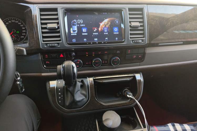 Used Volkswagen Caravelle 2018 2.0 TSI 4x4 Luxury Edition 7-Seater Audio And AC Panel