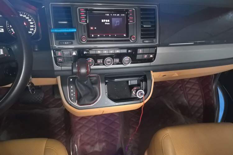 Used Volkswagen Caravelle  Audio And AC Panel