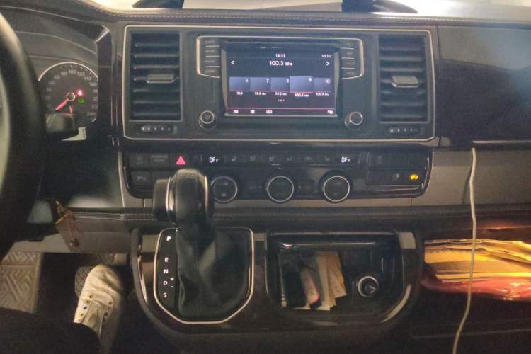 Used Volkswagen Caravelle  Audio And AC Panel