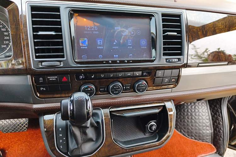 Used Volkswagen Caravelle 2018 2.0 TSI 4x4 Luxury Edition 7-Seater Audio And AC Panel