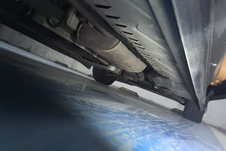 Used Volkswagen Caravelle  Chassis Rear Right